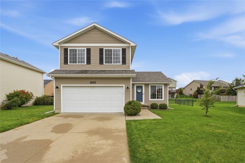 Homes For Sale - 600 SE Ashton Court<br/> Waukee, IA 50263