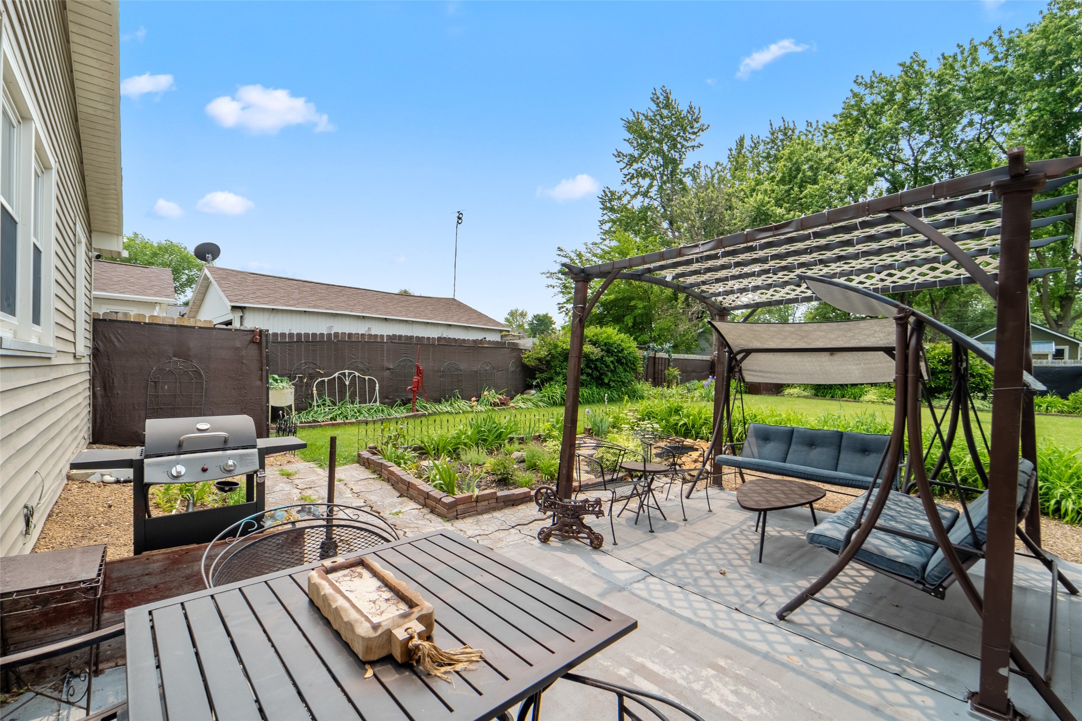327 E 11th Street, Newton, Iowa image 31