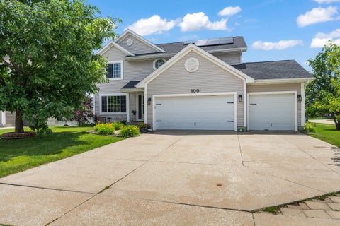 Homes For Sale - 600 SE Prairie Park Lane<br/> Waukee, IA 50263