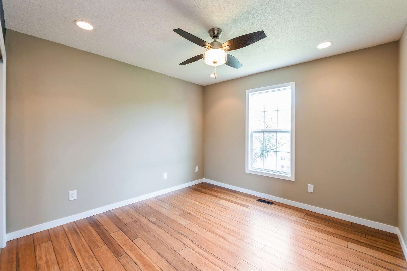 2405 81st Circle, Urbandale, Iowa image 28