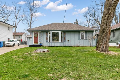 Homes For Sale - 4133 52nd Street<br/> Des Moines, IA 50310