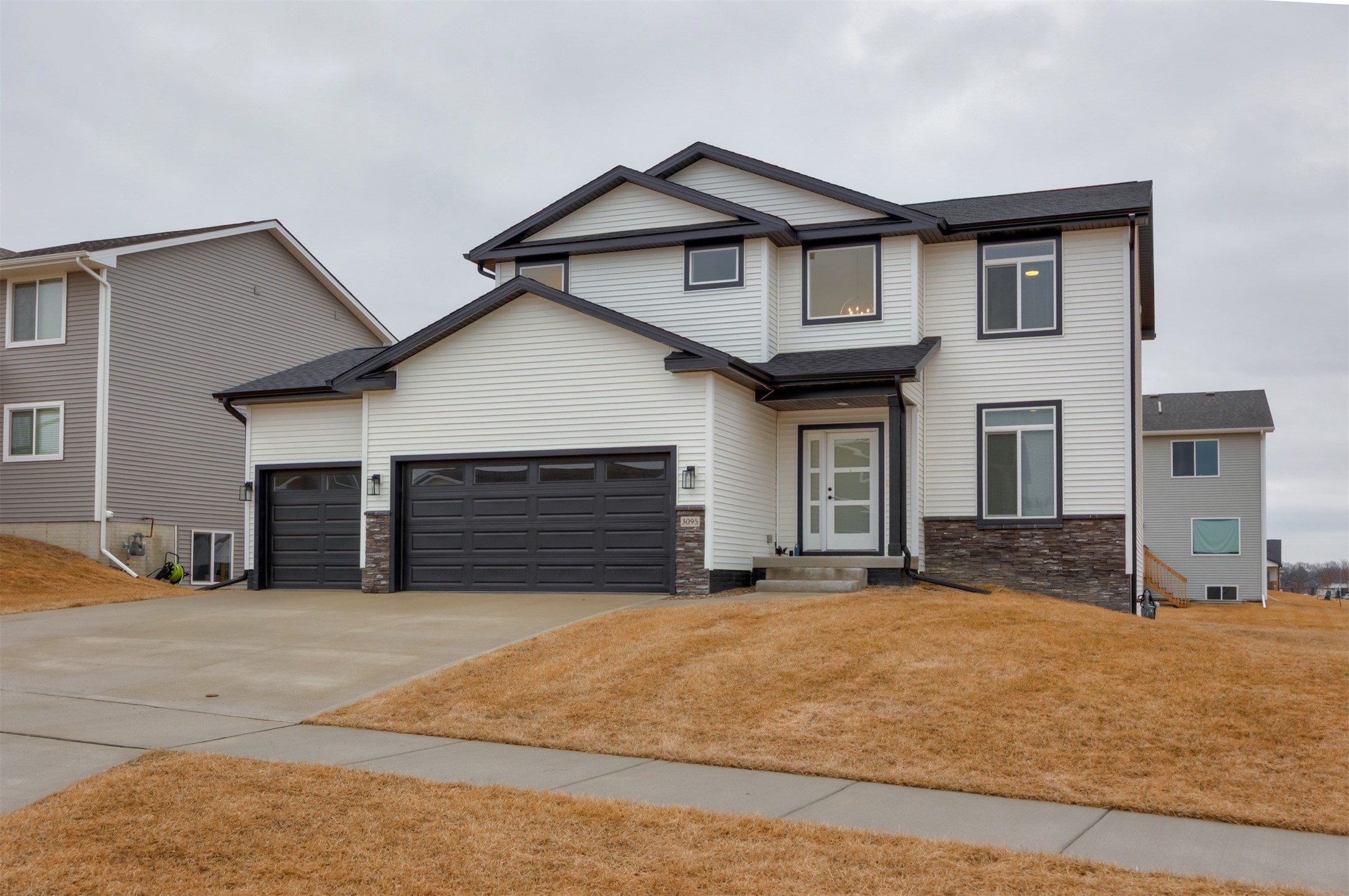 3095 Fairfield Drive, Waukee, Iowa image 2