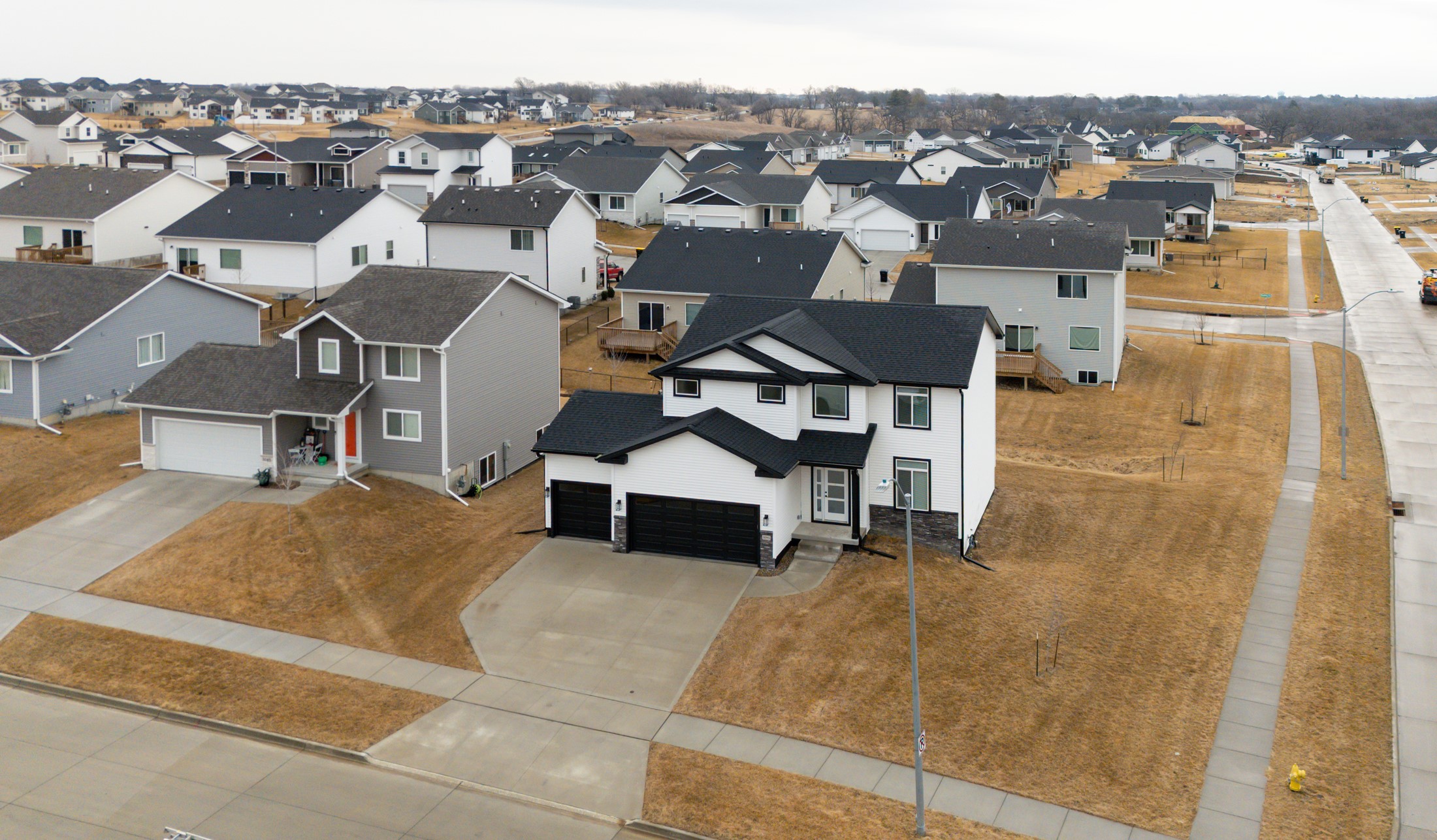 3095 Fairfield Drive, Waukee, Iowa image 3