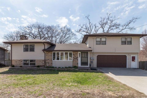 Homes For Sale - 212 7th Street<br/> Nevada, IA 50201