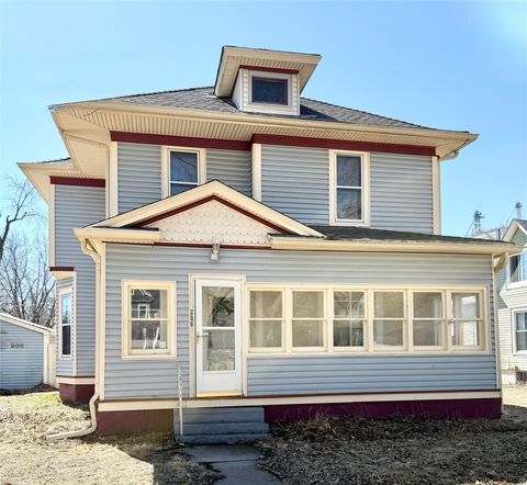 Homes For Sale - 206 2nd Street<br/> Mitchellville, IA 50169