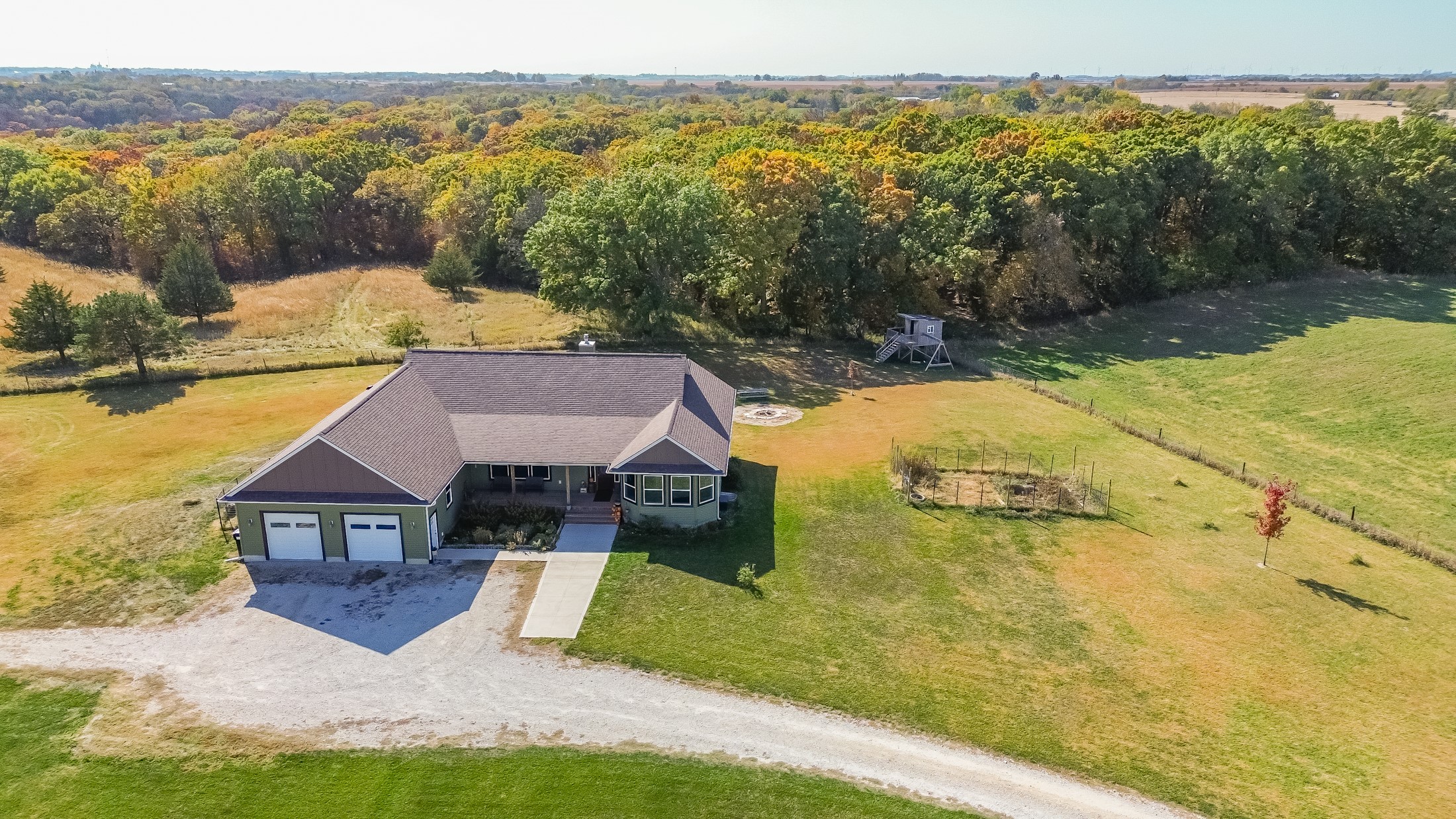 17236 Cardinal Drive, Earlham, Iowa image 1