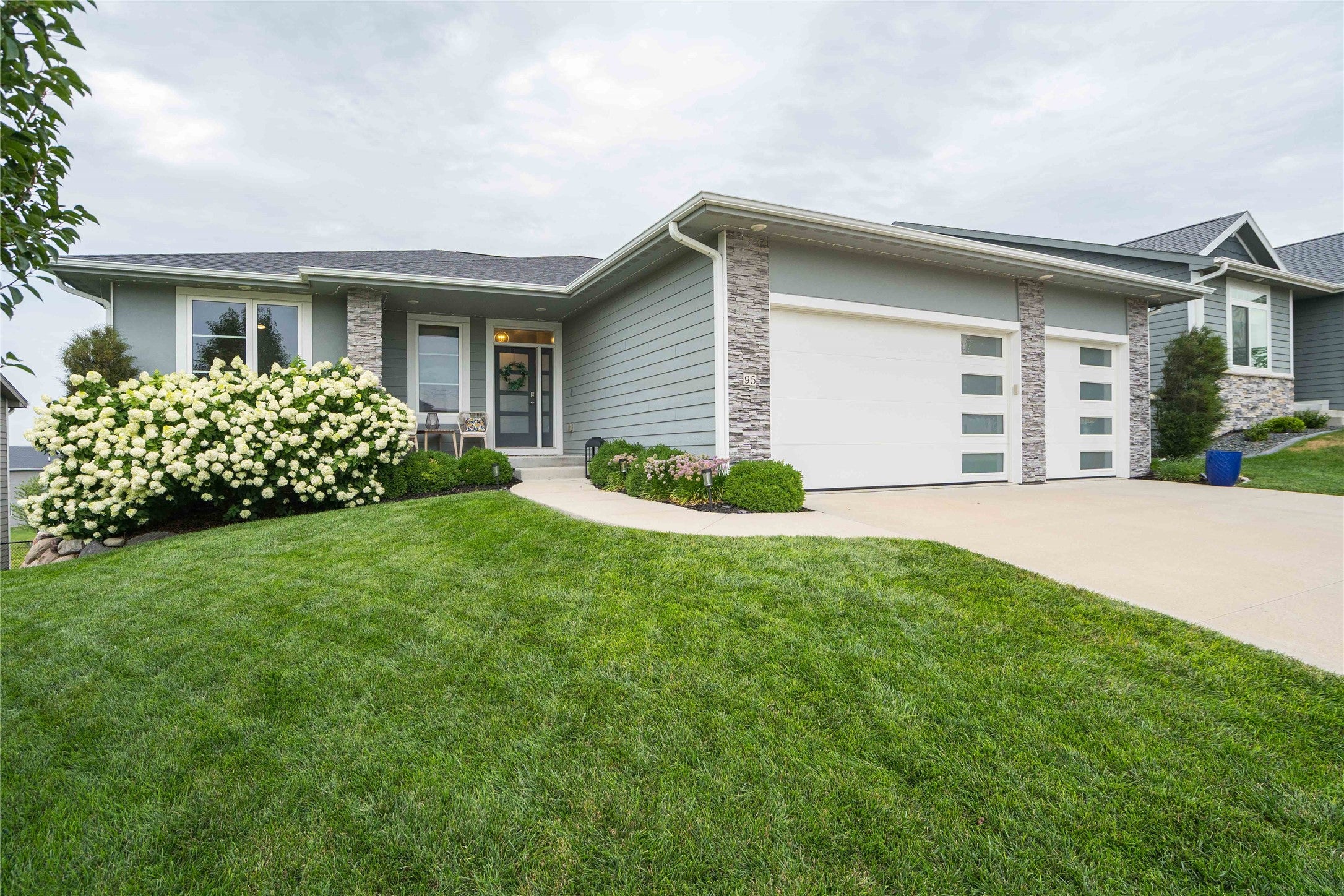 95 SE Waddell Way