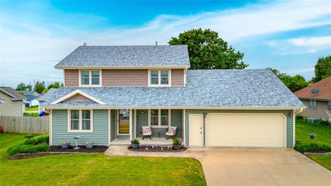 Homes For Sale - 2417 N 7th Avenue Place<br/> Newton, IA 50208