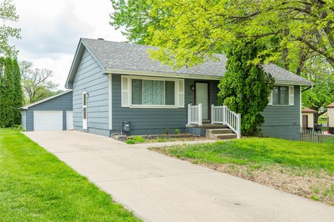 Homes For Sale - 6006 SW 7th Street<br/> Des Moines, IA 50315