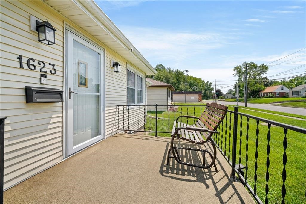 1623 E 33rd Street, Des Moines, Iowa image 2