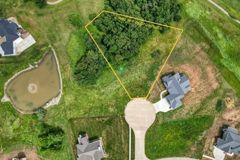 Vacant Land For Sale - 2975 Hickory Circle<br/> Pella, IA 50219