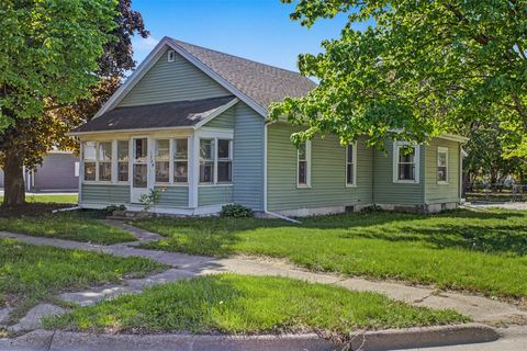 Homes For Sale - 1704 Mamie Eisenhower Avenue<br/> Boone, IA 50036