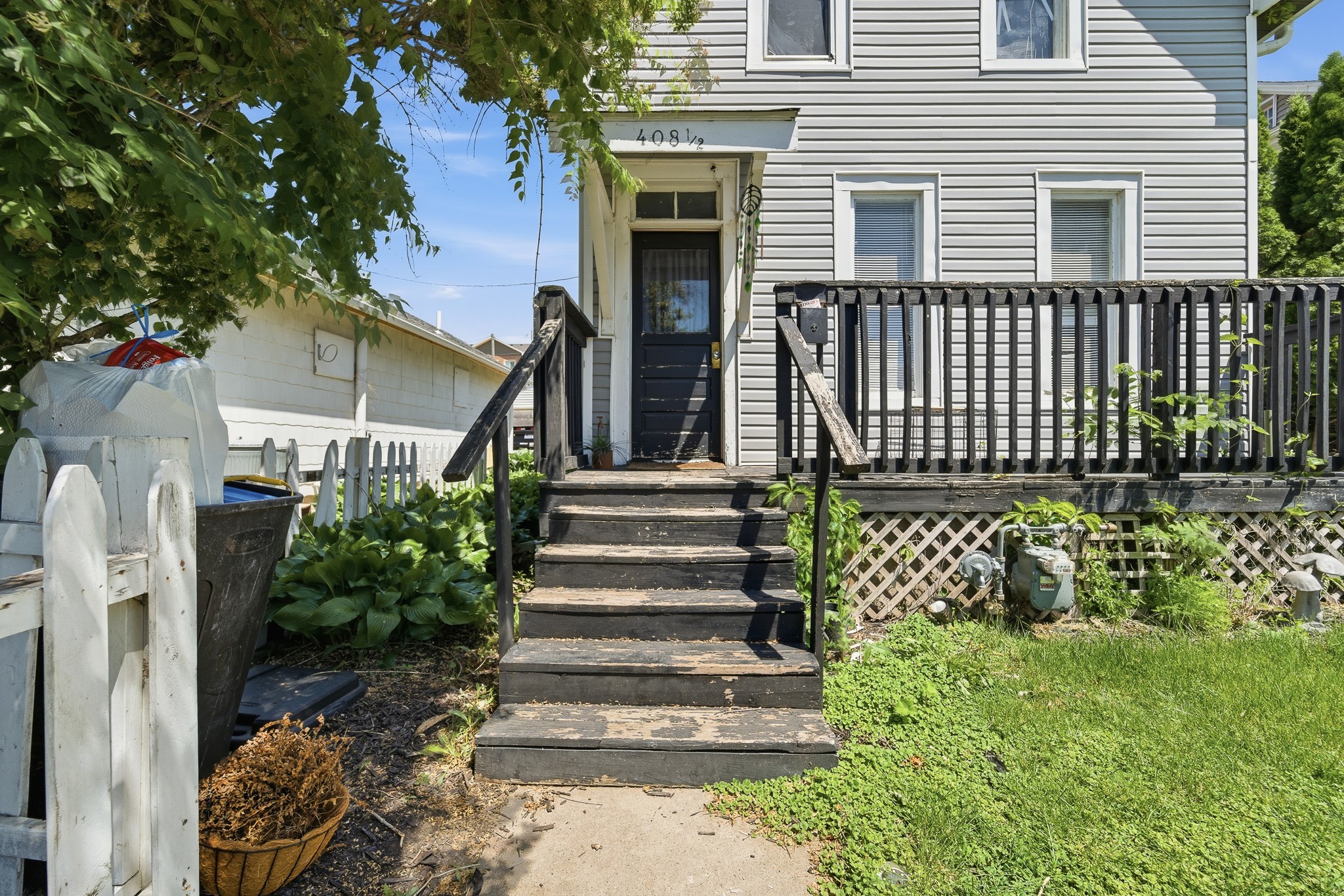 408 1/2 E Linn Street