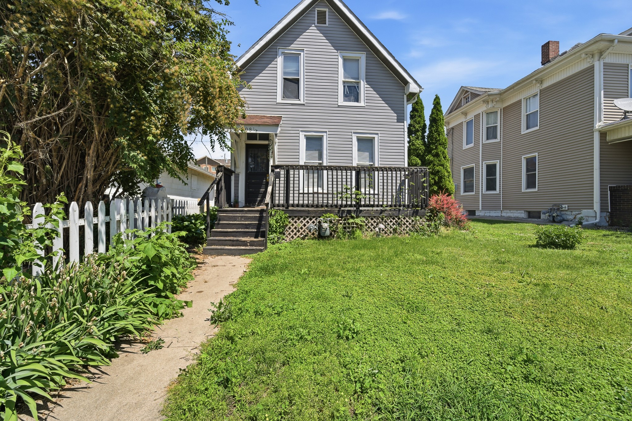 408 1/2 E Linn Street
