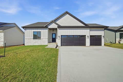 Homes For Sale - 1570 NW Parkside Lane<br/> Waukee, IA 50263