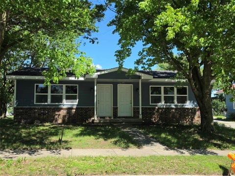 Homes For Sale - 502 E 12th Street<br/> Newton, IA 50208