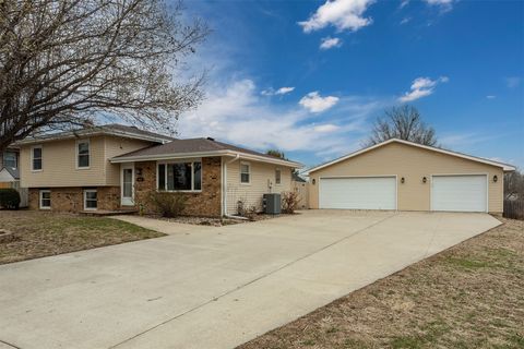 Homes For Sale - 915 Dallas Street<br/> Dallas County, De Soto, IA 50069