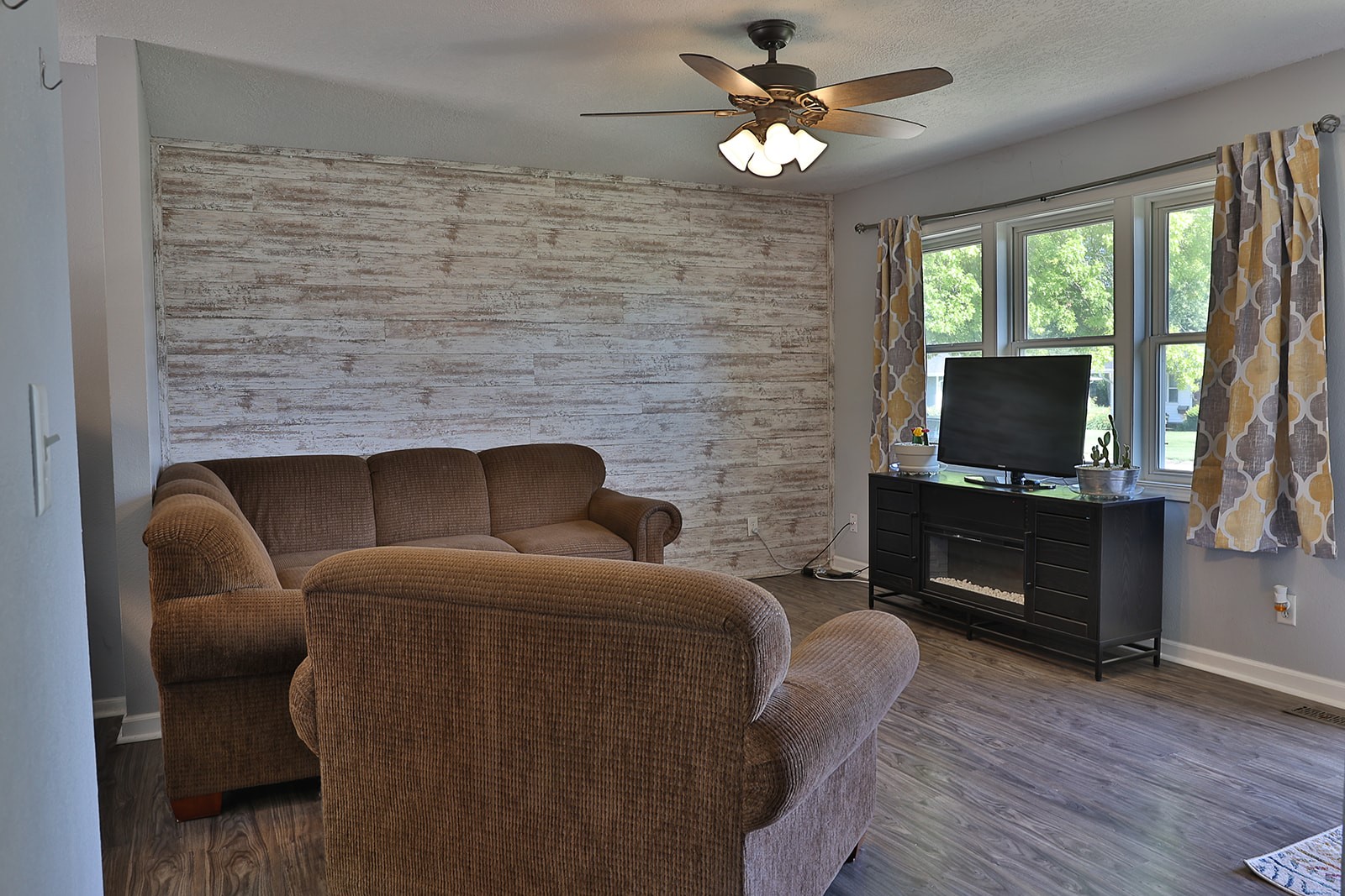 203 W Pleasant Street