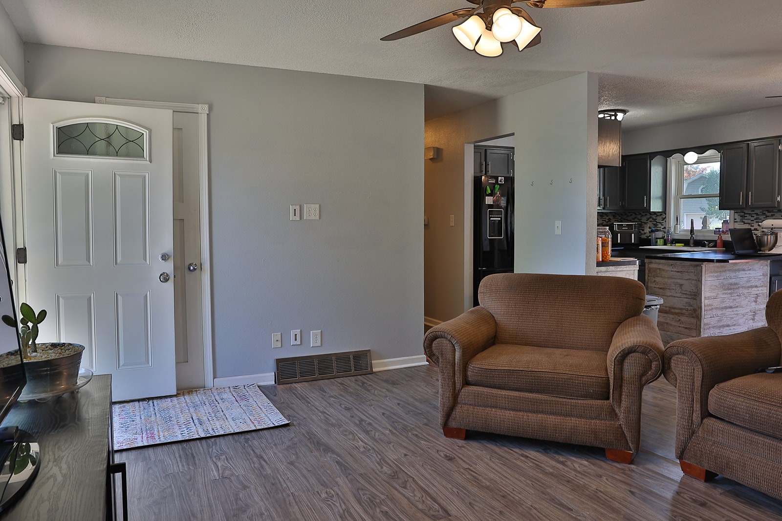 203 W Pleasant Street
