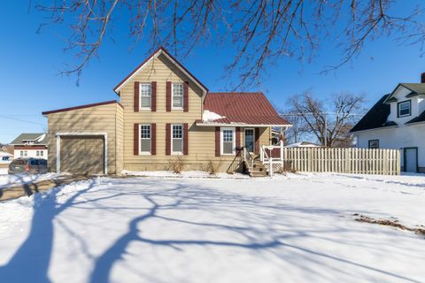 Homes For Sale - 1924 1st Avenue<br/> Perry, IA 50220