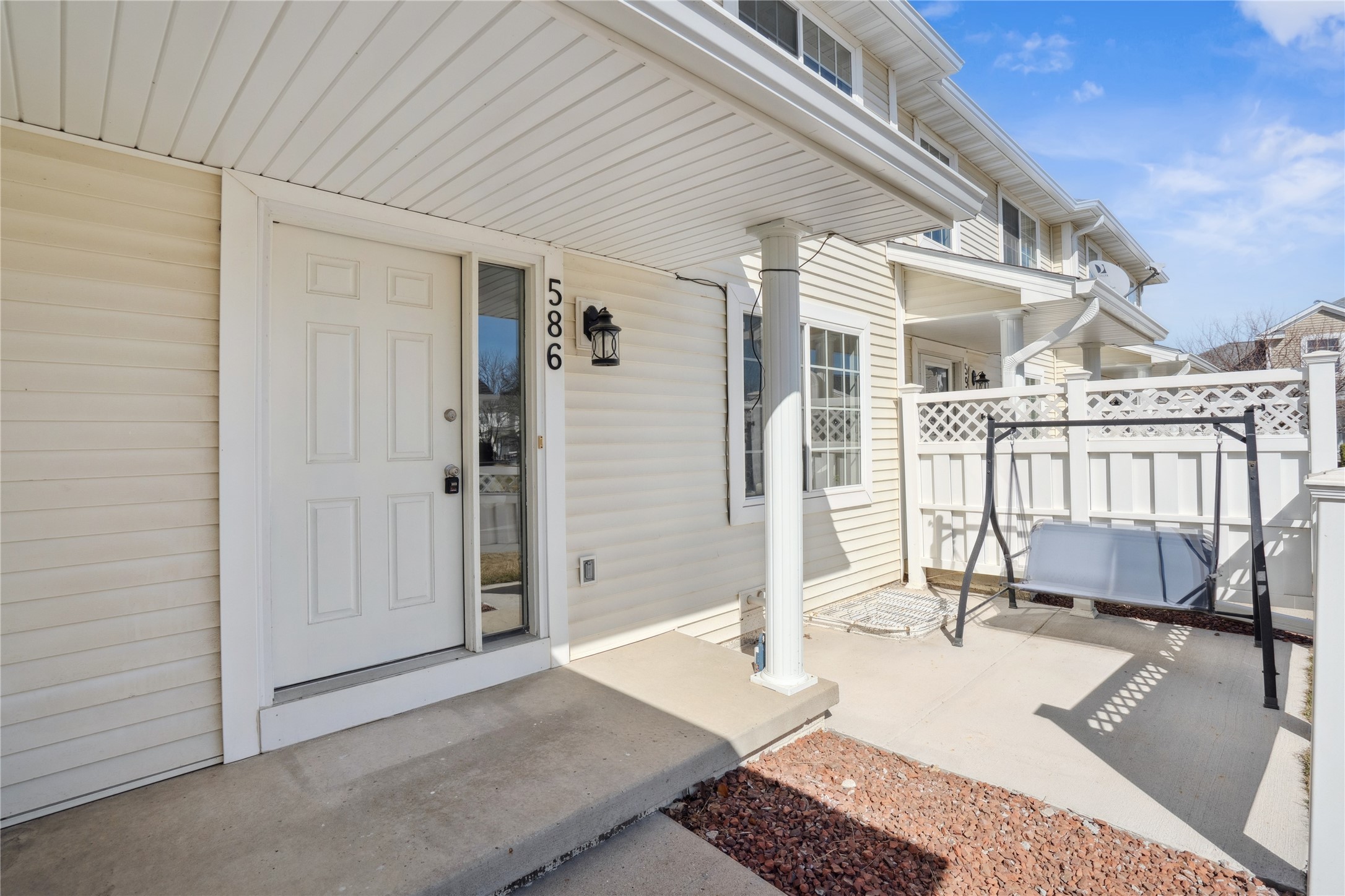 586 SE Williams Court, Waukee, Iowa image 2