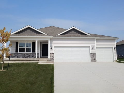 Homes For Sale - 959 Hillside Place<br/> Polk City, IA 50226