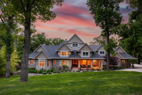 12993 Oak Brook Drive Urbandale IA 50323