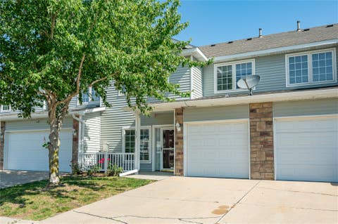 Condo For Sale - 2100 Meadow Chase Lane #302<br/> Des Moines, IA 50320