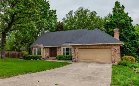 Homes For Sale - 3500 Skyline Drive<br/> Des Moines, IA 50310