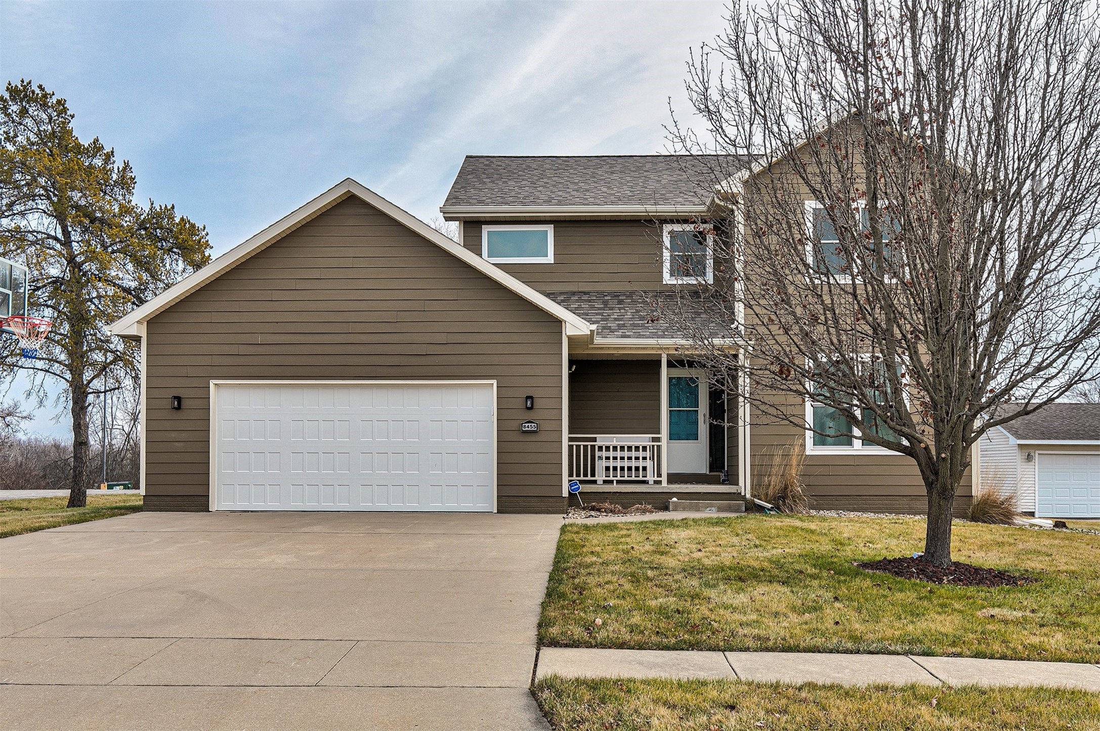 8455 Ridgeview Drive, Des Moines, Iowa image 2