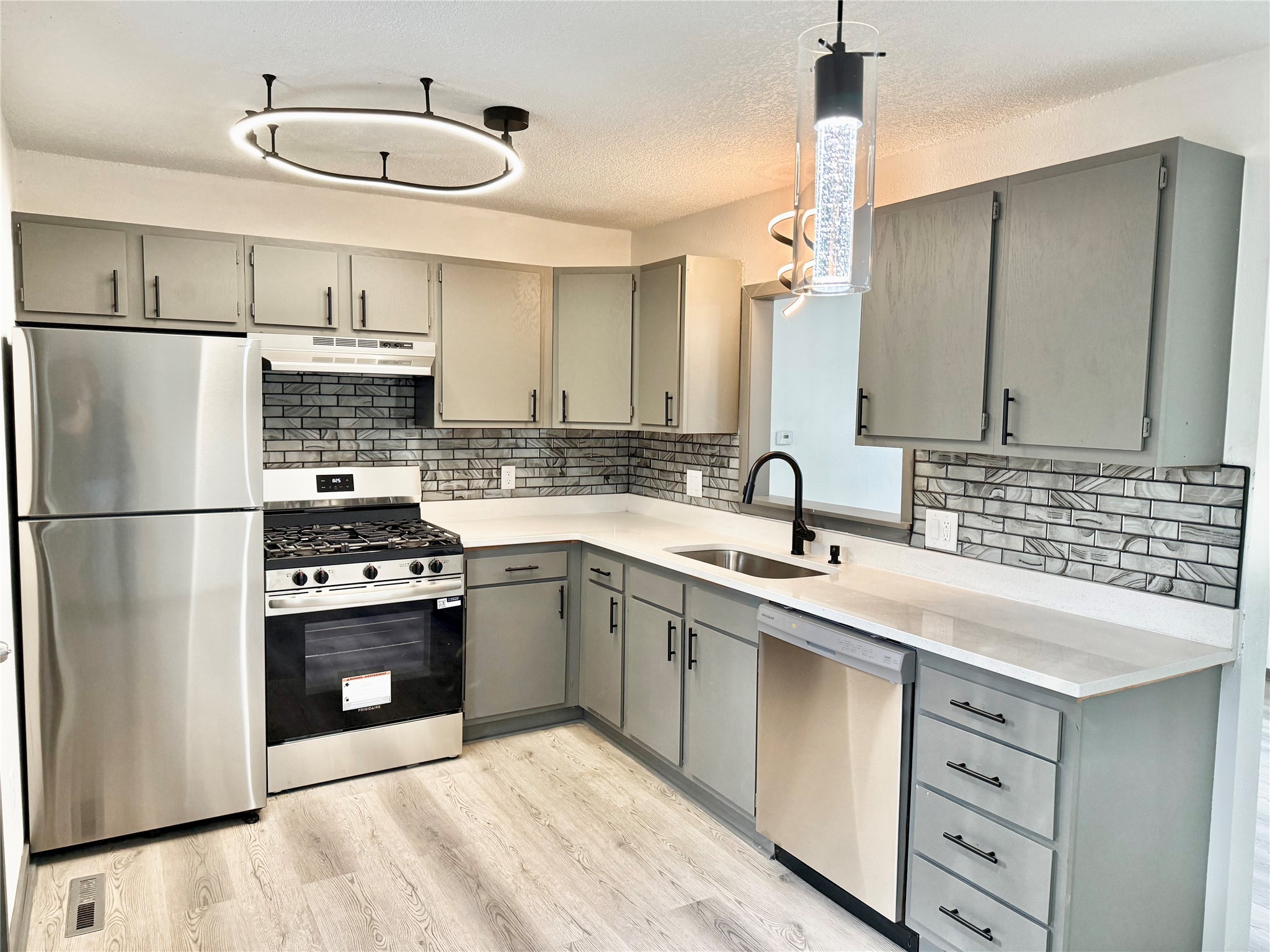 5403 SW 9th Street, Des Moines, Iowa image 1