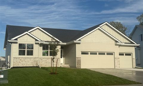 Homes For Sale - 119 10th Avenue<br/> Altoona, IA 50009