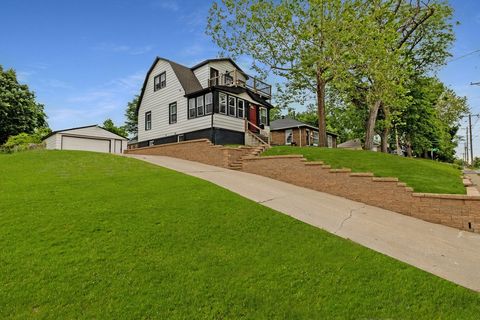 Single Family Residence in Des Moines IA 5735 University Avenue.jpg