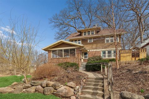 Homes For Sale - 1445 Forestdale Drive<br/> Des Moines, IA 50311