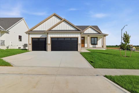 Homes For Sale - 4399 3rd Avenue<br/> Altoona, IA 50009