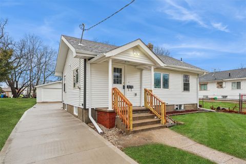 Homes For Sale - 1929 Burson Street<br/> Des Moines, IA 50316