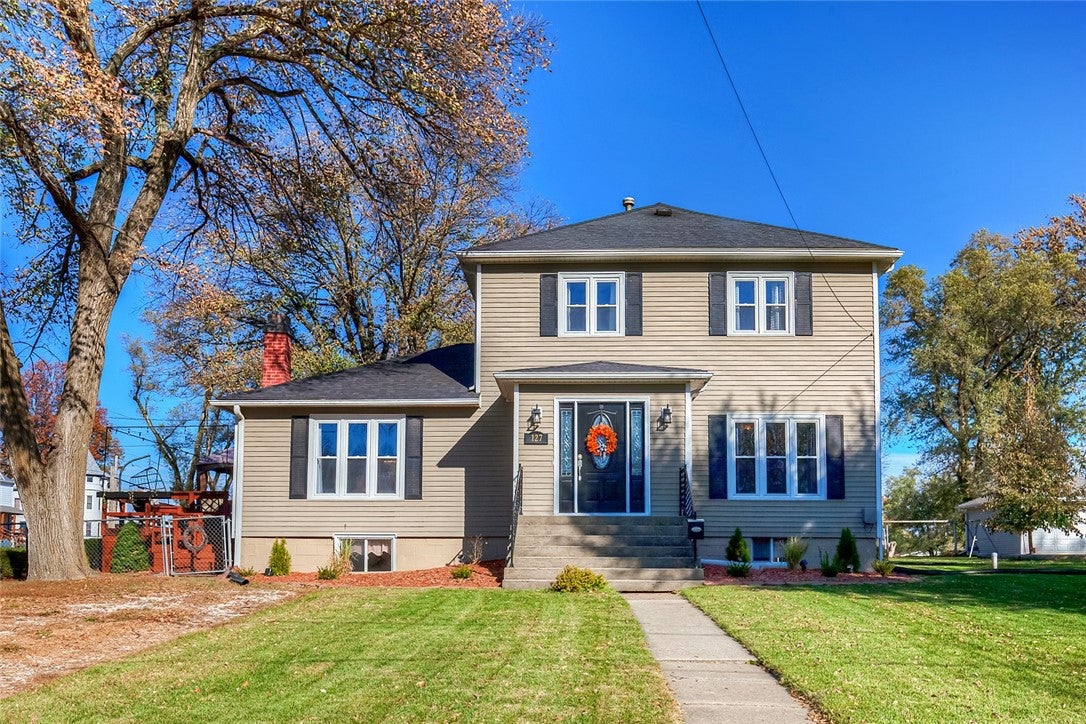 Photo 1 of 33 — 127 W Garfield Street, Osceola, IA 50213