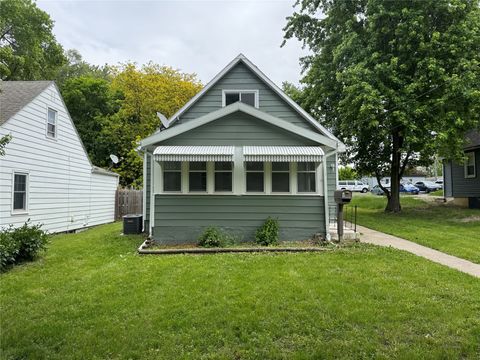 Homes For Sale - 4007 7th Street<br/> Des Moines, IA 50313