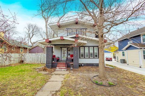 Homes For Sale - 677 33rd Street<br/> Des Moines, IA 50312