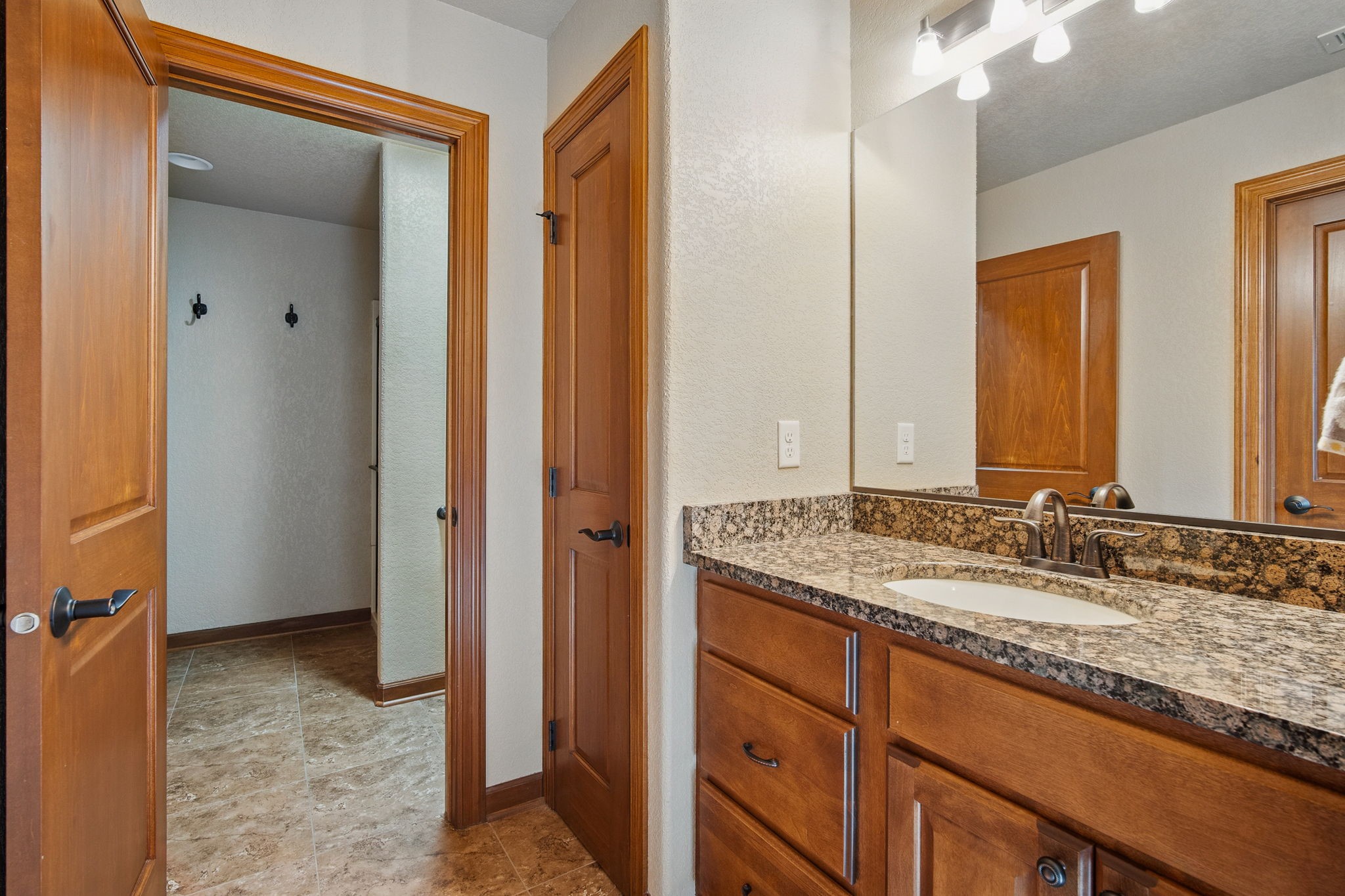 7401 NW 107th Street, Johnston, Iowa image 27