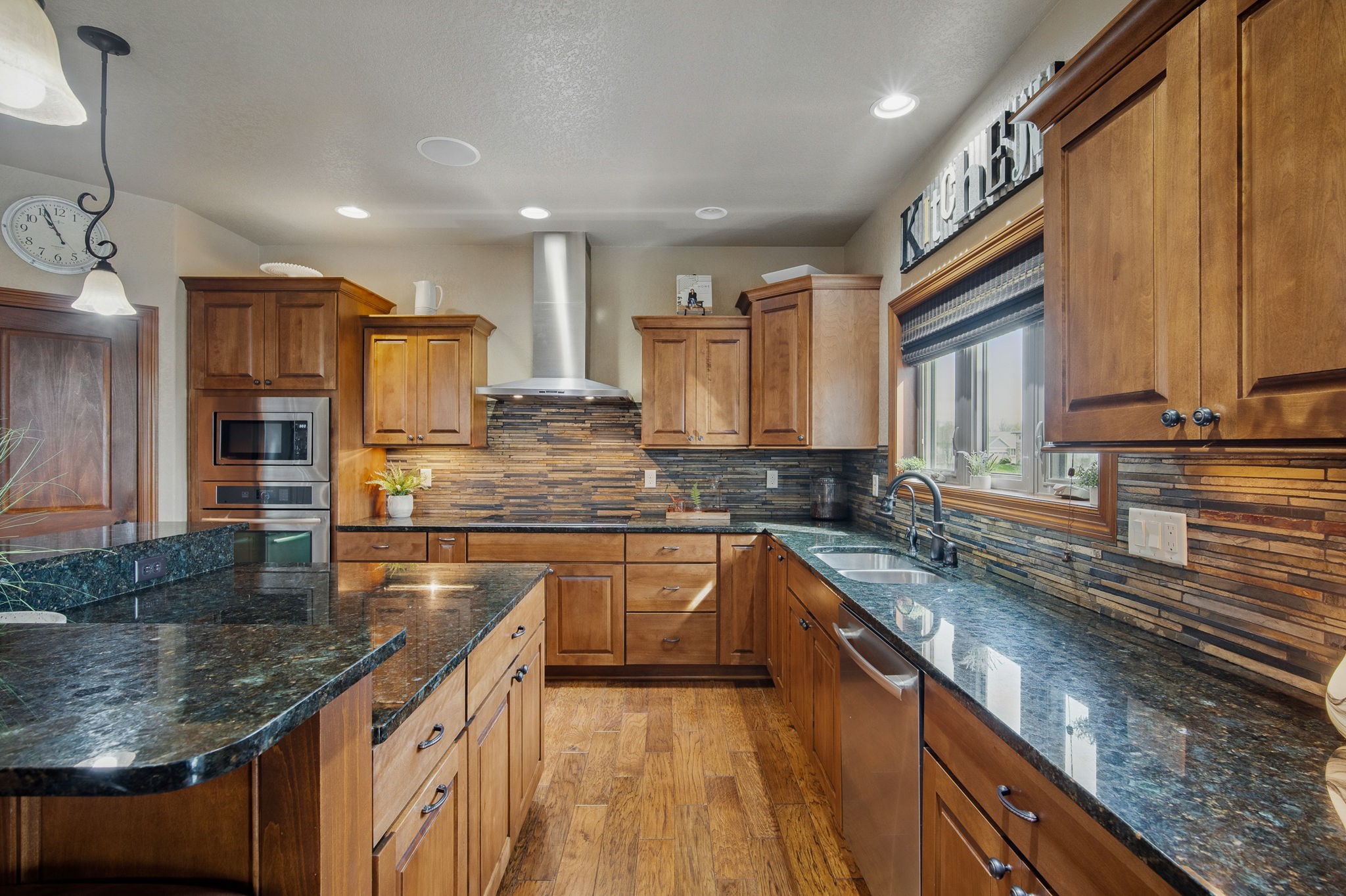 7401 NW 107th Street, Johnston, Iowa image 14