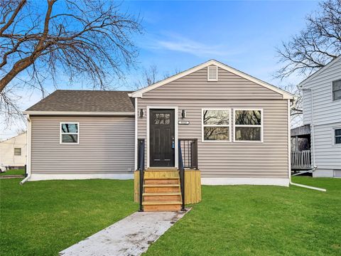 Homes For Sale - 5820 Francis Avenue<br/> Des Moines, IA 50322
