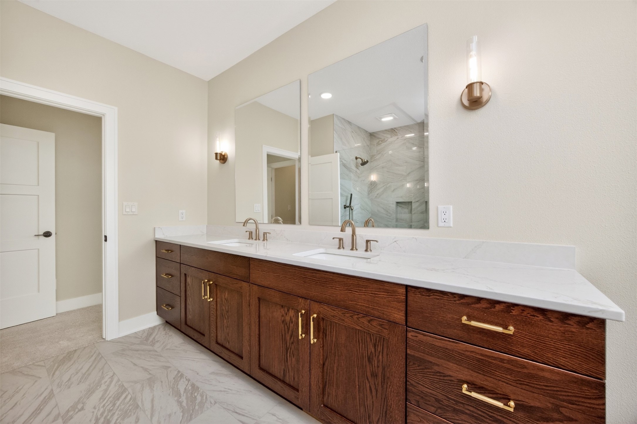 Urbandale, Iowa, 50323, United States, 5 Bedrooms Bedrooms, ,5 BathroomsBathrooms,Residential,Active,2007096