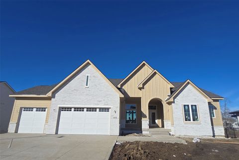 16207 Sharon Drive Urbandale IA 50323