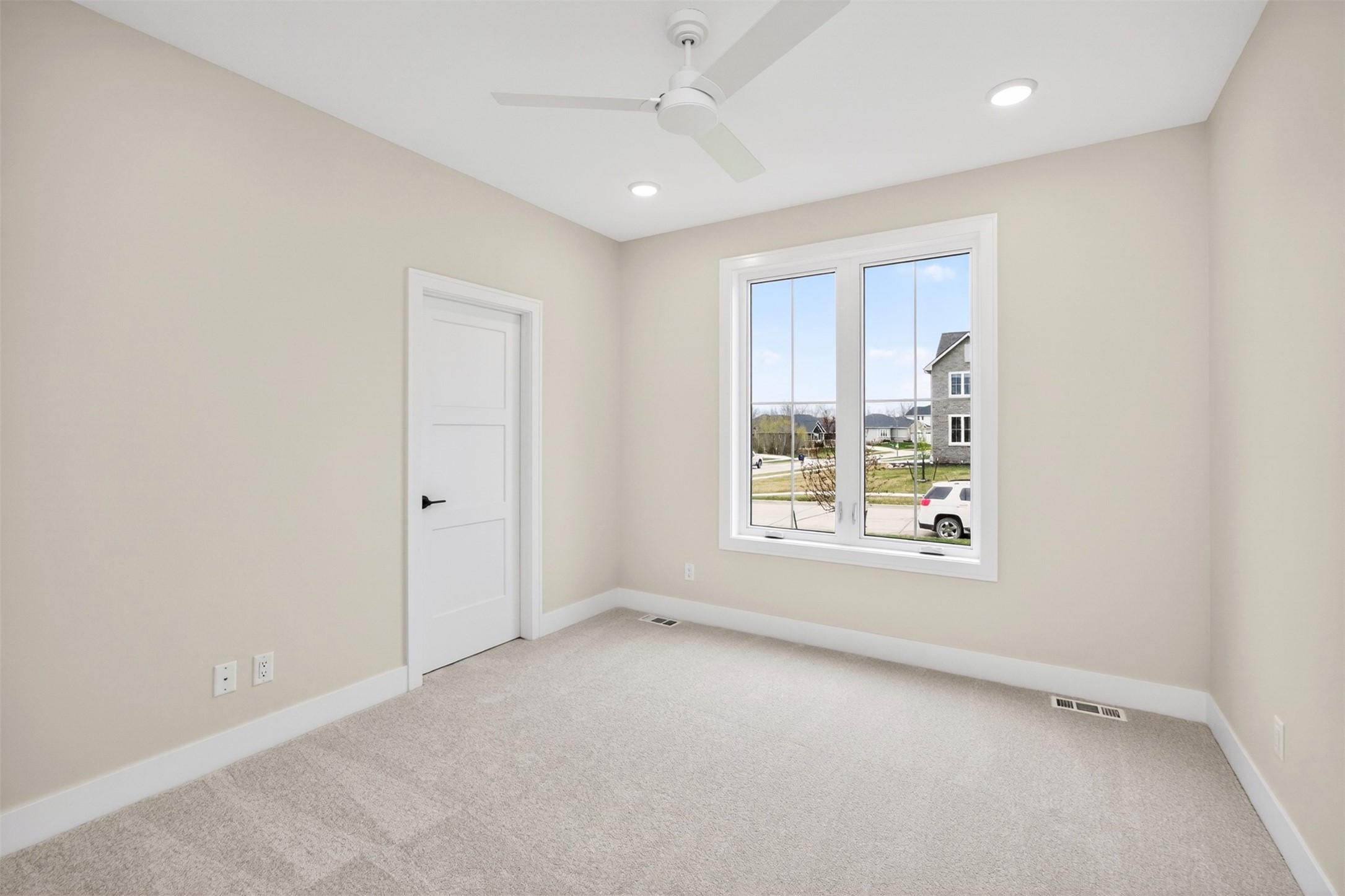 Urbandale, Iowa, 50323, United States, 5 Bedrooms Bedrooms, ,5 BathroomsBathrooms,Residential,Active,2007096