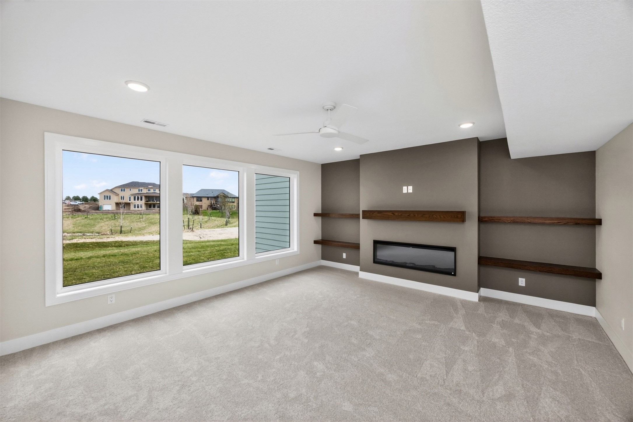 Urbandale, Iowa, 50323, United States, 5 Bedrooms Bedrooms, ,5 BathroomsBathrooms,Residential,Active,2007096