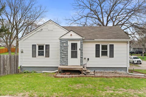 Homes For Sale - 6811 SW 13th Street<br/> Des Moines, IA 50315