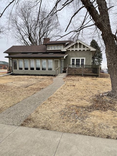 Homes For Sale - 528 W Pershing Drive<br/> Poweshiek County, Brooklyn, IA 52211