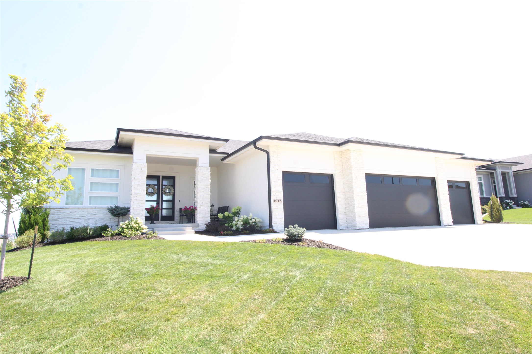 4915 162nd Street, Urbandale, Iowa image 1