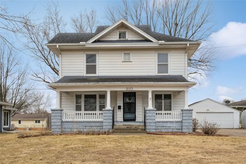 Homes For Sale - 910 W Madison Street<br/> Marion County, Knoxville, IA 50138